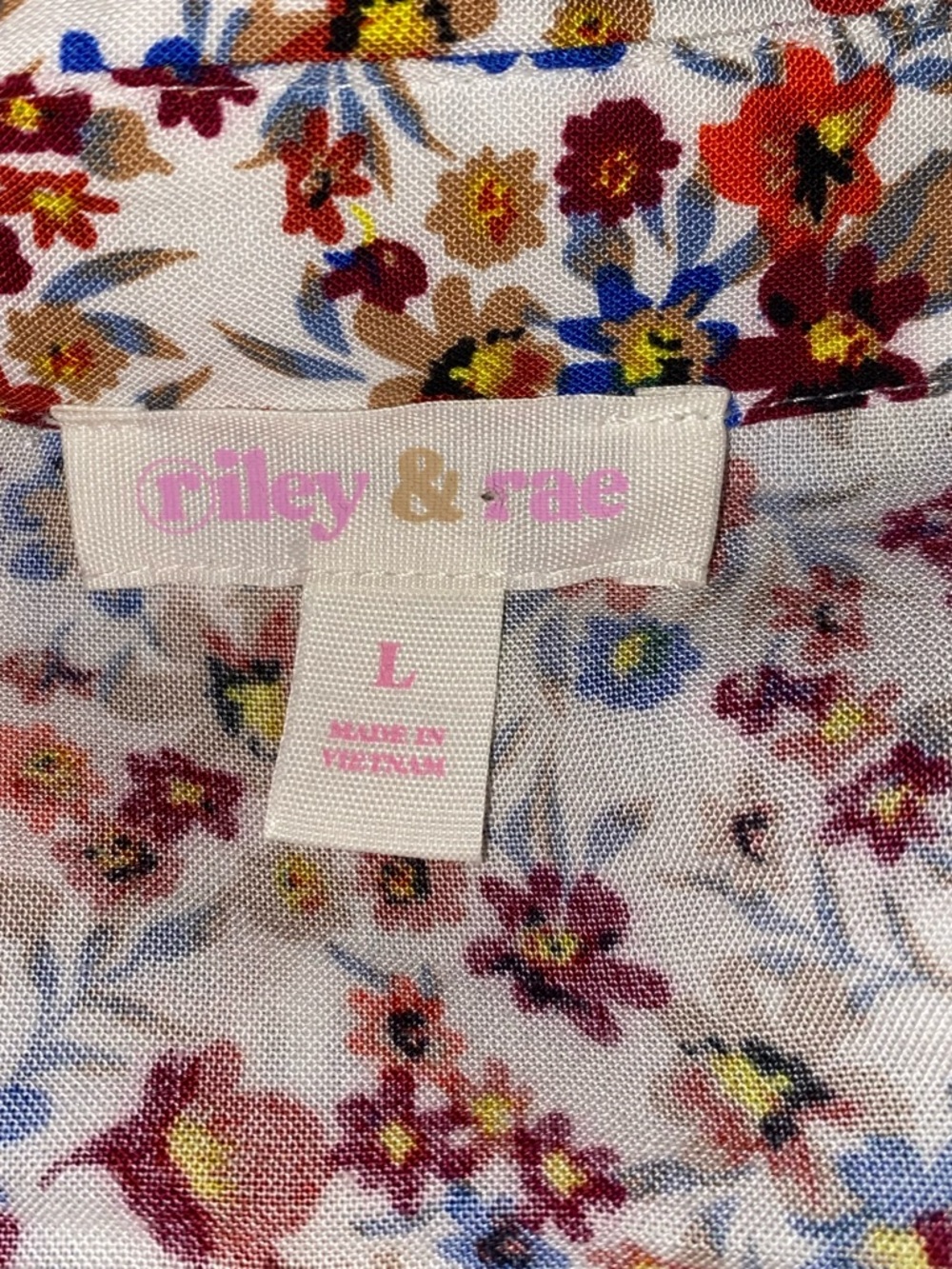 RILEY & RAE Women’s Floral Button Down Blouse - Picture 5 of 6